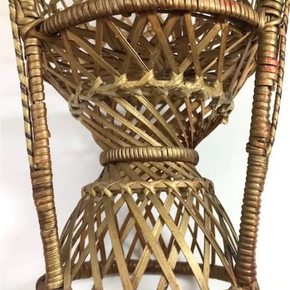Rattan vintage chair for dolls or plush - Picture 4 of 6